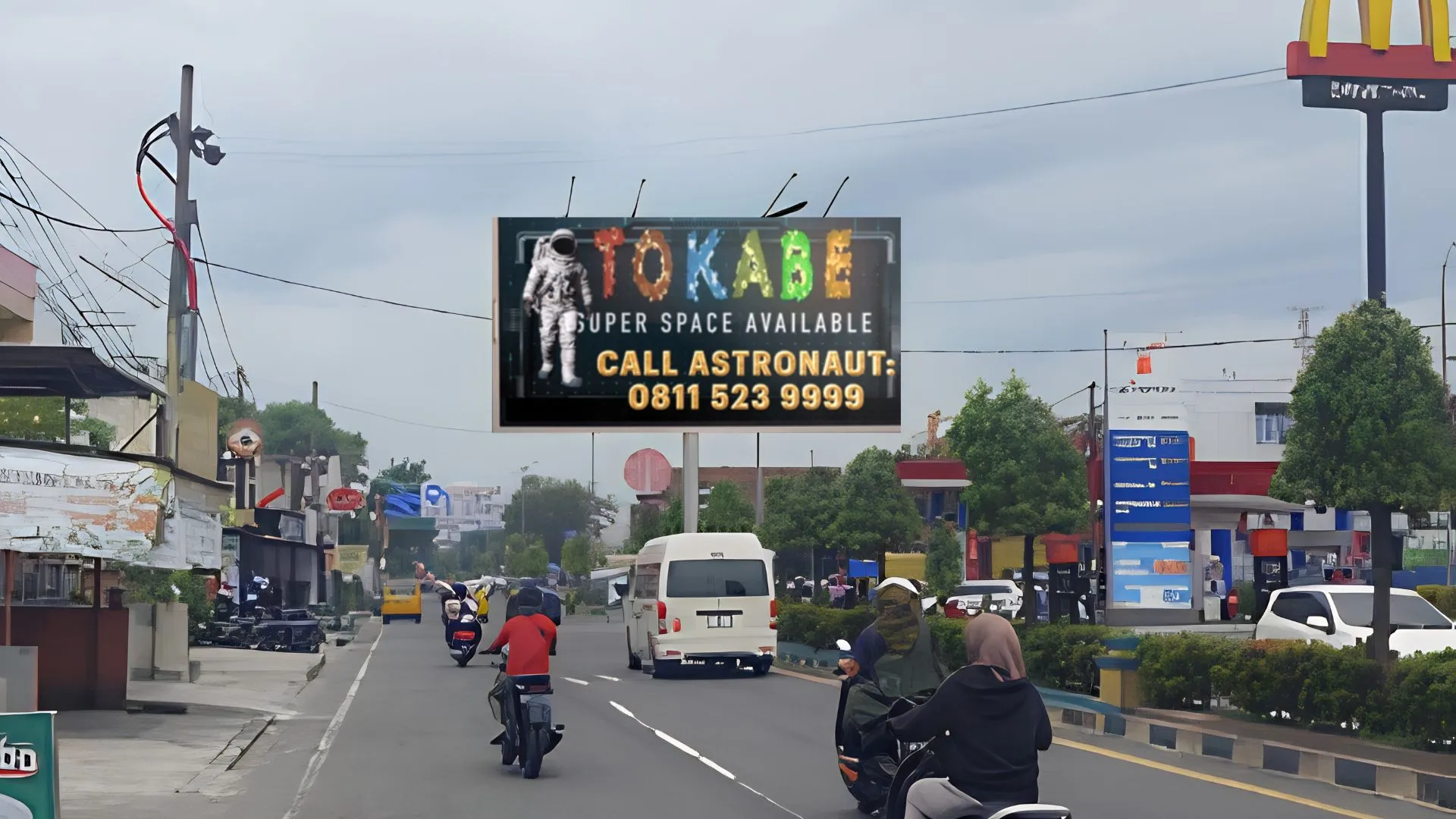 Sewa Reklame Billboard Tokabe.id - Jl. Soekarno–Hatta, di depan McDonald's, Kota Binjai, Provinsi Sumatera Utara - Iklan luar ruang Binjai